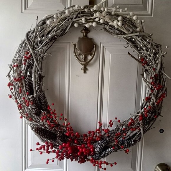 Handmade Modern rustic 27 in Wreath. - Picture 3 of 5